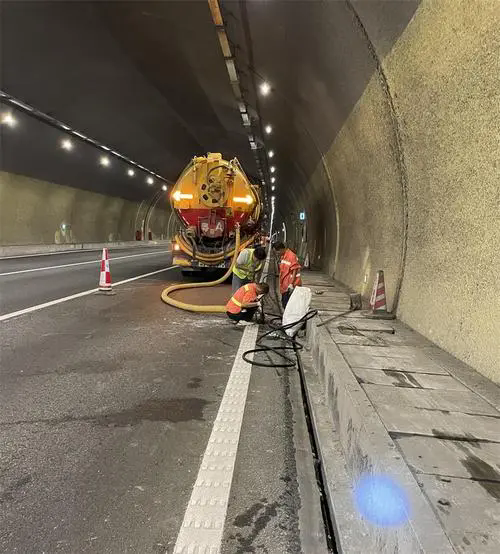 莎车隧道排水渠清淤